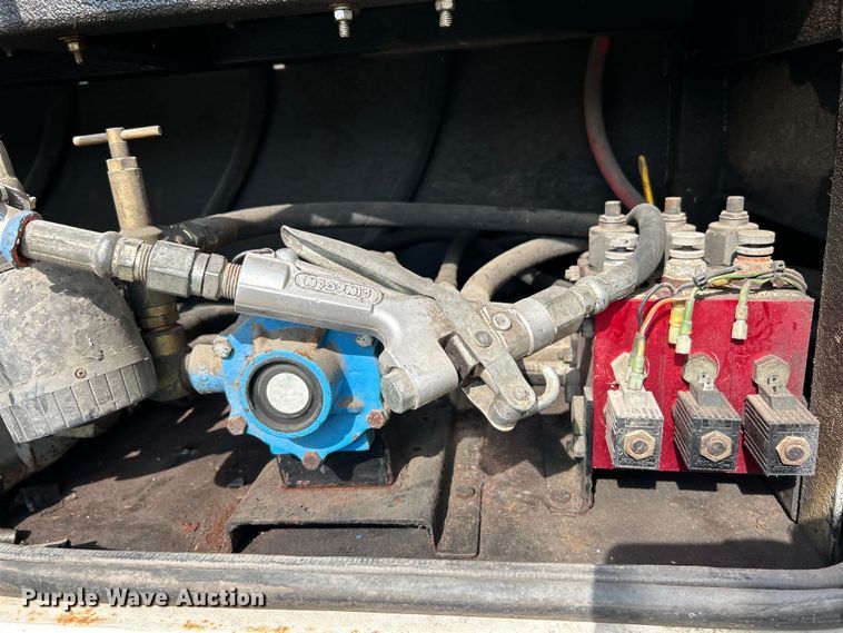 image for item EK4689 1998 Ford Louisville  utility / service truck