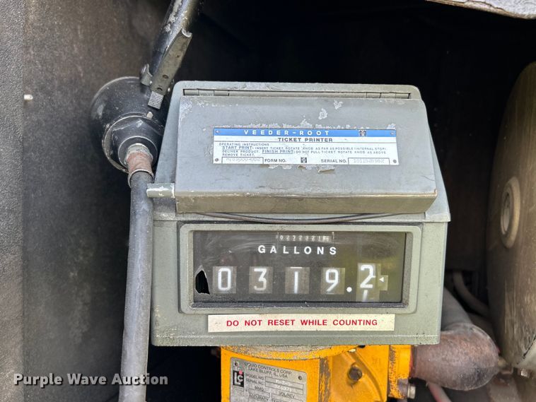 image for item EK4689 1998 Ford Louisville  utility / service truck