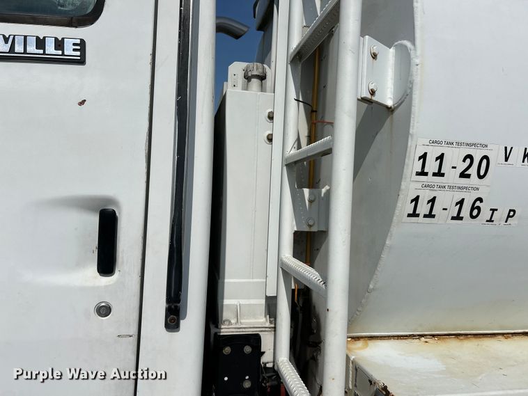 image for item EK4689 1998 Ford Louisville  utility / service truck