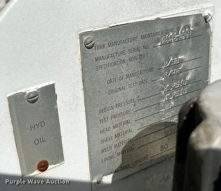 image for item EK4689 1998 Ford Louisville  utility / service truck