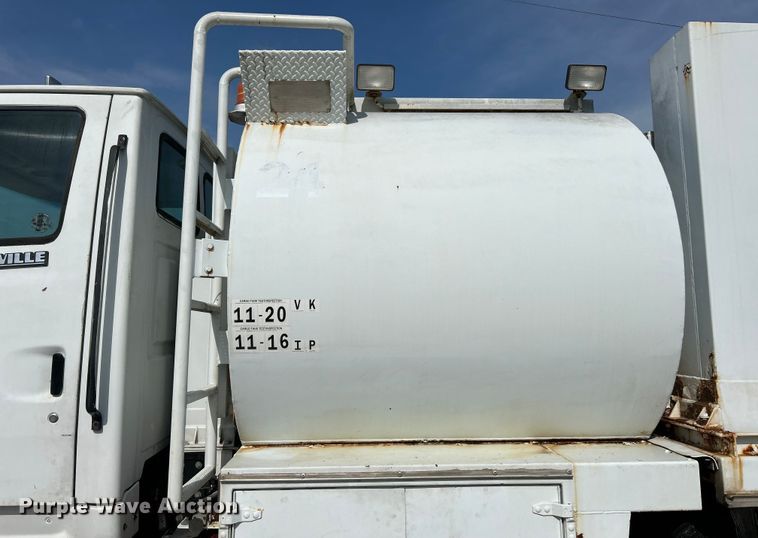 image for item EK4689 1998 Ford Louisville  utility / service truck