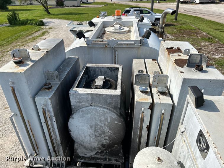 image for item EK4689 1998 Ford Louisville  utility / service truck