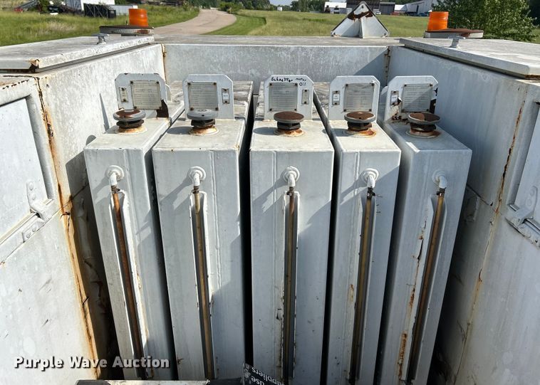 image for item EK4689 1998 Ford Louisville  utility / service truck