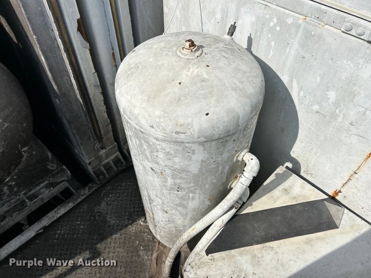 image for item EK4689 1998 Ford Louisville  utility / service truck