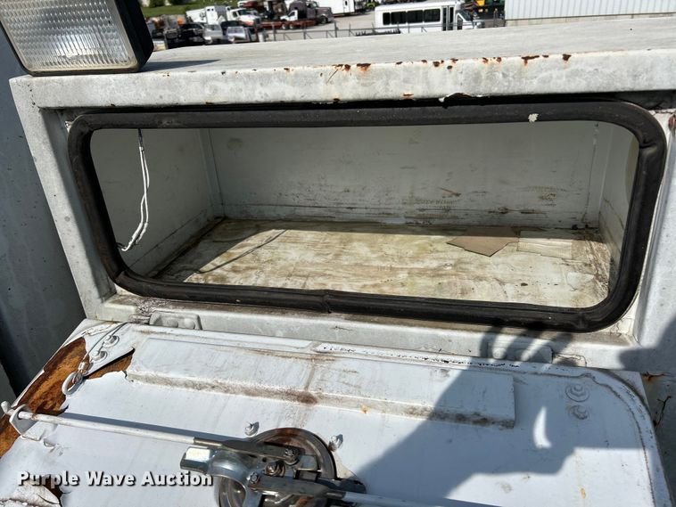 image for item EK4689 1998 Ford Louisville  utility / service truck