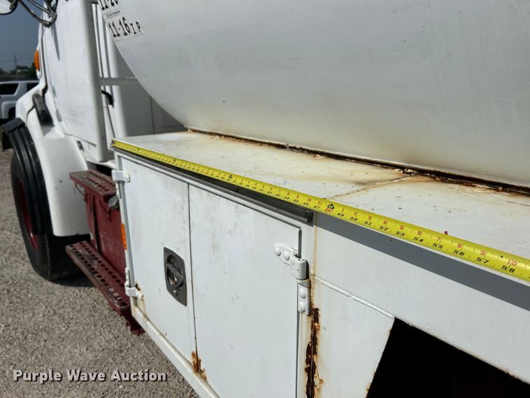 image for item EK4689 1998 Ford Louisville  utility / service truck