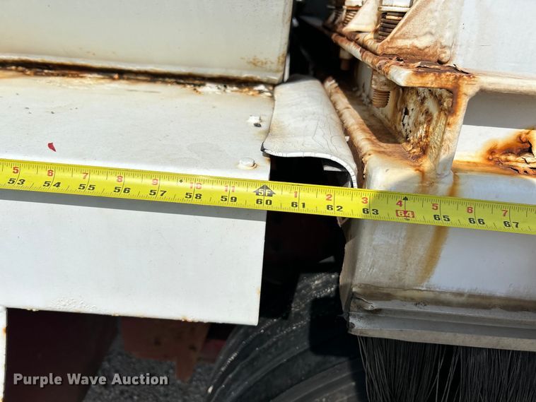 image for item EK4689 1998 Ford Louisville  utility / service truck