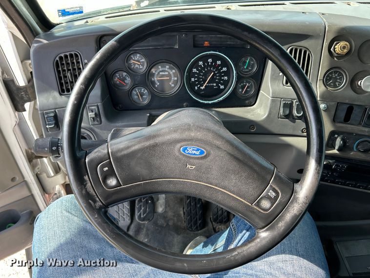 image for item EK4689 1998 Ford Louisville  utility / service truck