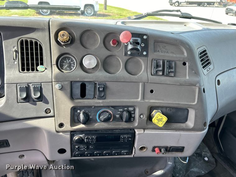 image for item EK4689 1998 Ford Louisville  utility / service truck