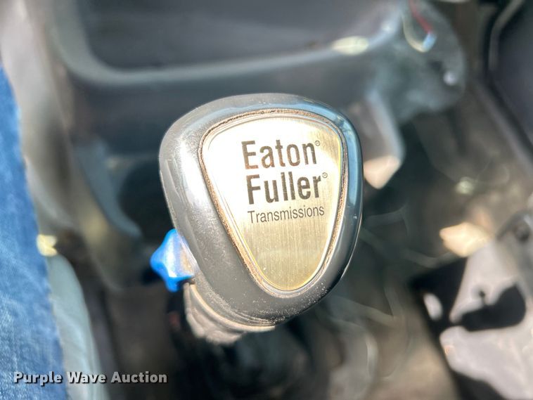 image for item EK4689 1998 Ford Louisville  utility / service truck