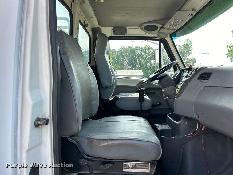 image for item EK4689 1998 Ford Louisville  utility / service truck