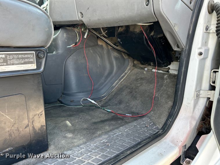 image for item EK4689 1998 Ford Louisville  utility / service truck