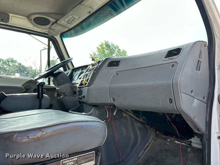 image for item EK4689 1998 Ford Louisville  utility / service truck