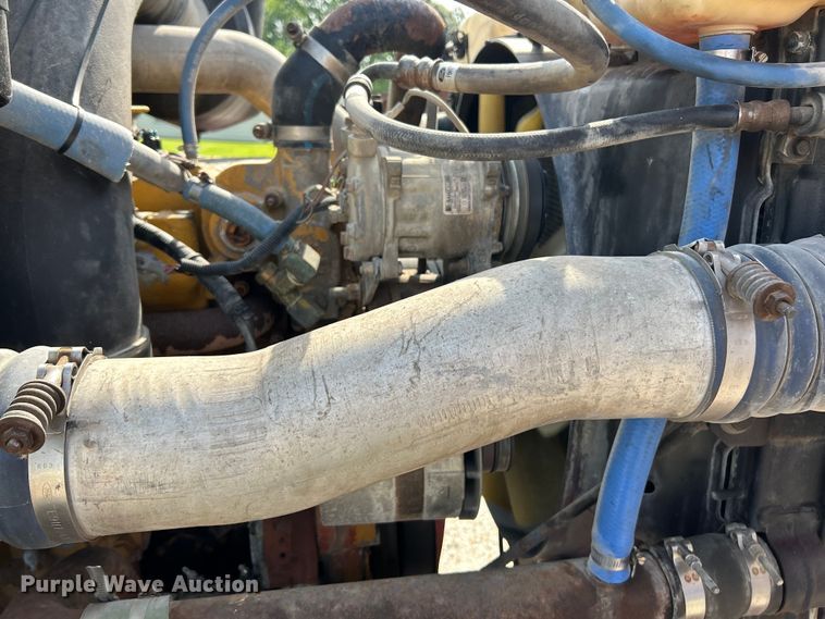 image for item EK4689 1998 Ford Louisville  utility / service truck