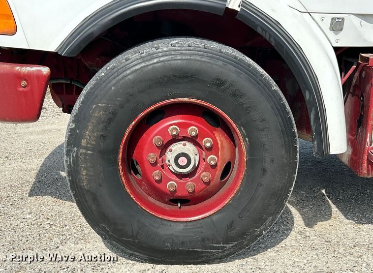 image for item EK4689 1998 Ford Louisville  utility / service truck