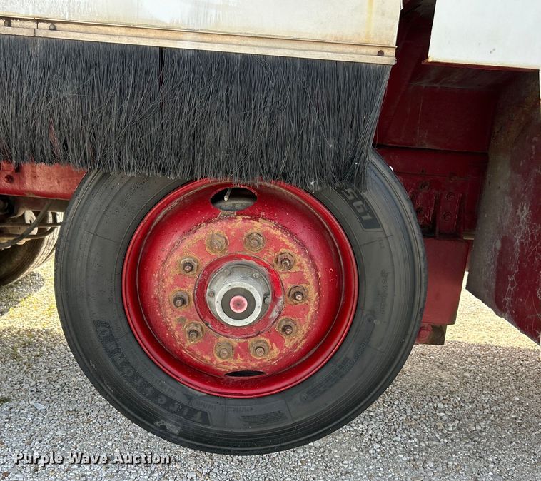 image for item EK4689 1998 Ford Louisville  utility / service truck