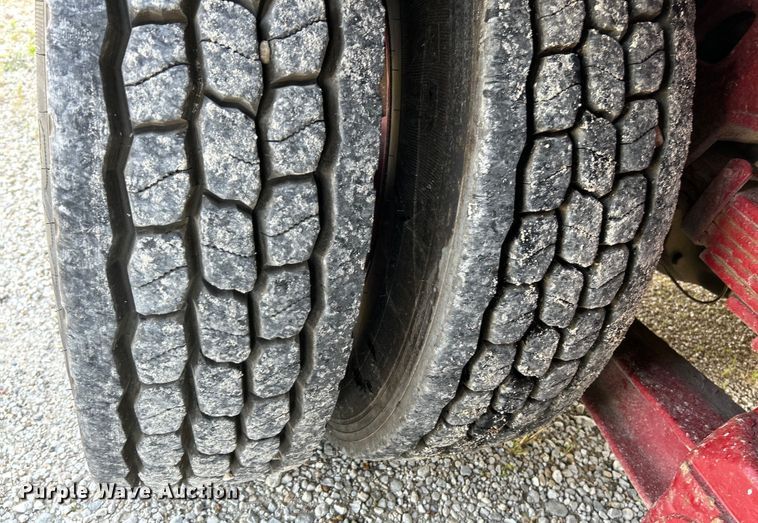 image for item EK4689 1998 Ford Louisville  utility / service truck