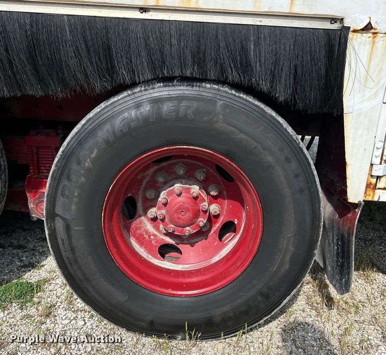 image for item EK4689 1998 Ford Louisville  utility / service truck