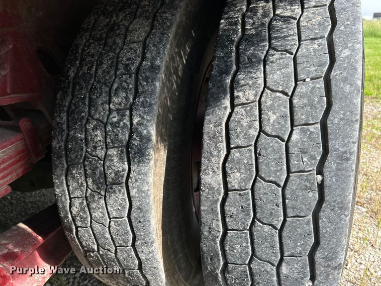 image for item EK4689 1998 Ford Louisville  utility / service truck