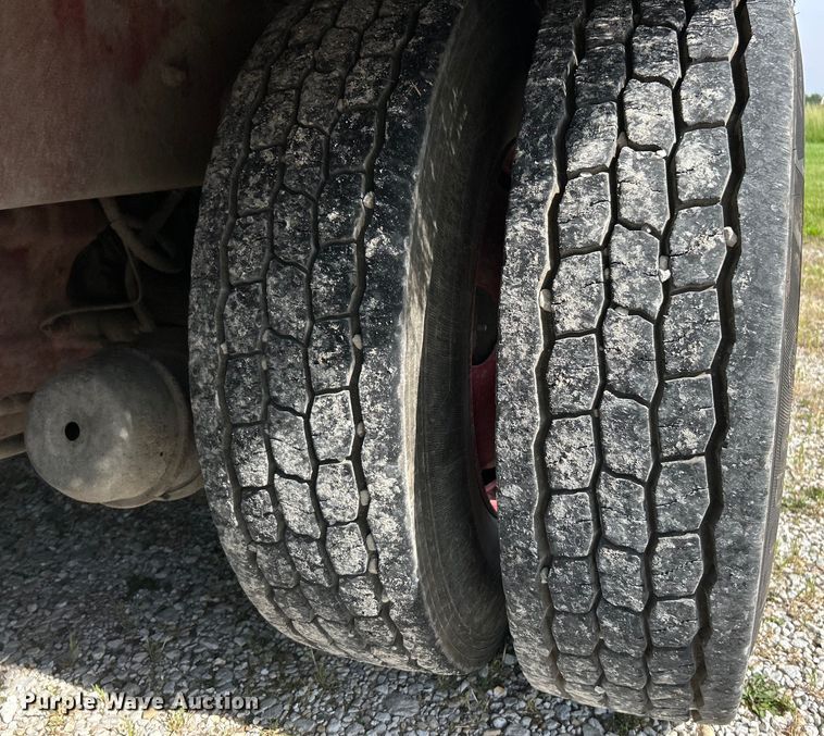 image for item EK4689 1998 Ford Louisville  utility / service truck