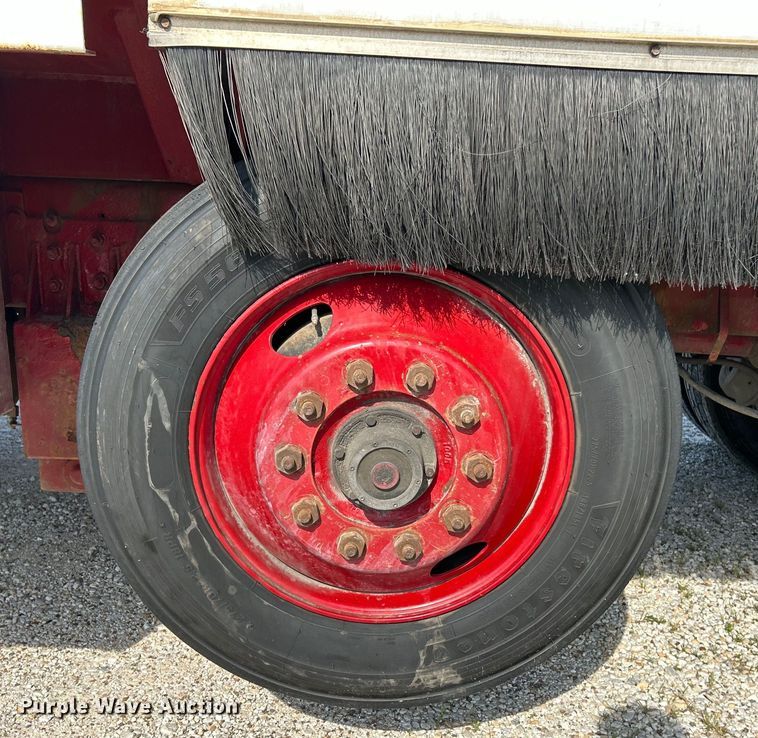 image for item EK4689 1998 Ford Louisville  utility / service truck