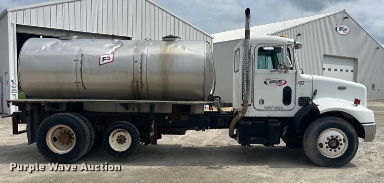 image for item EK8530 2000 Peterbilt  330 tank truck