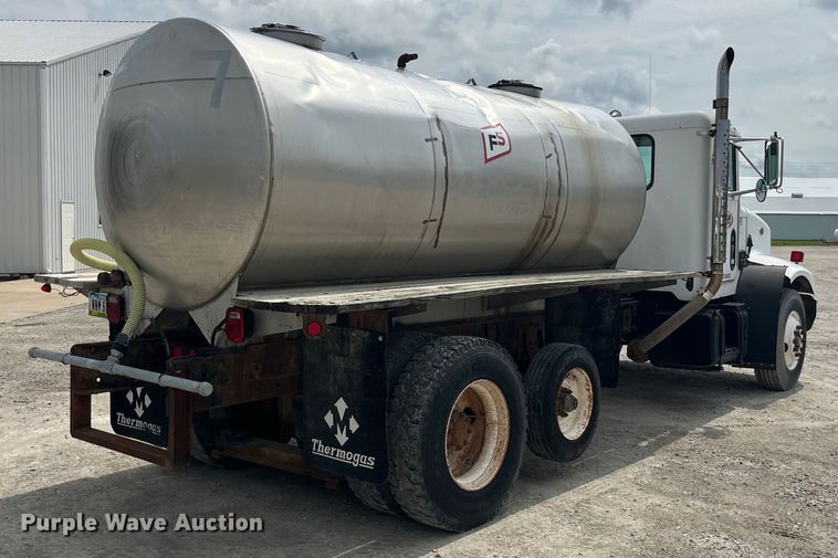 image for item EK8530 2000 Peterbilt  330 tank truck