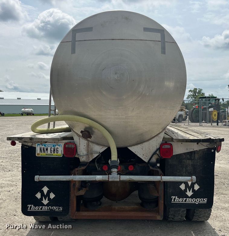 image for item EK8530 2000 Peterbilt  330 tank truck