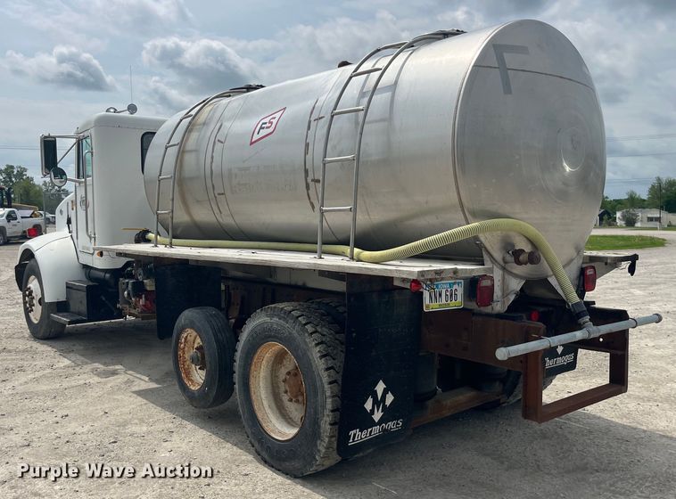 image for item EK8530 2000 Peterbilt  330 tank truck