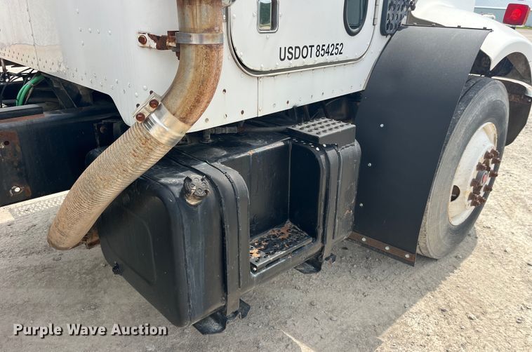 image for item EK8530 2000 Peterbilt  330 tank truck