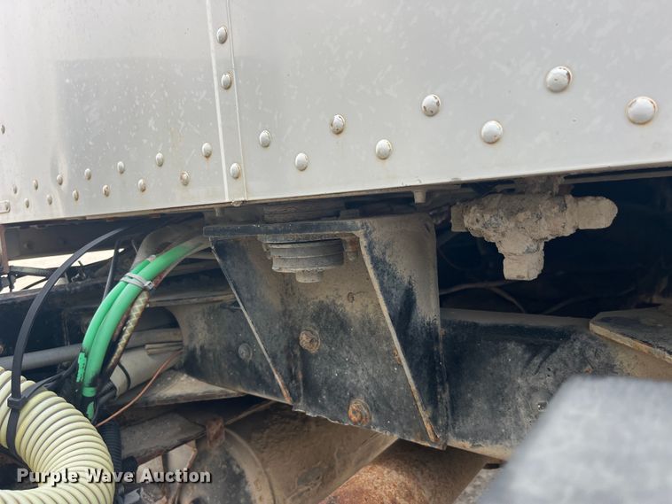 image for item EK8530 2000 Peterbilt  330 tank truck