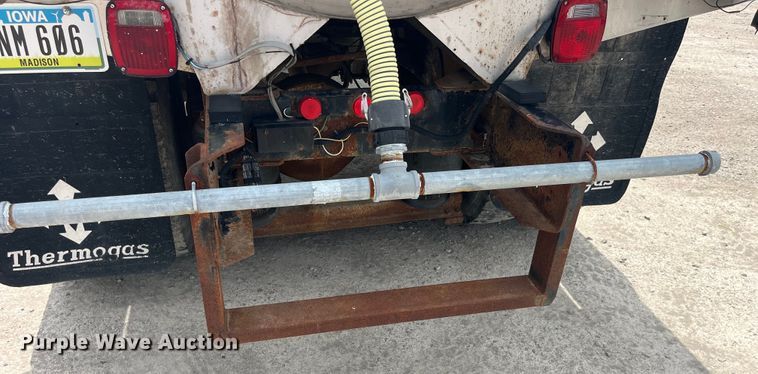 image for item EK8530 2000 Peterbilt  330 tank truck