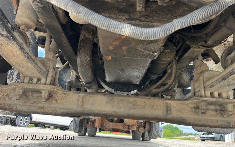 image for item EK8530 2000 Peterbilt  330 tank truck