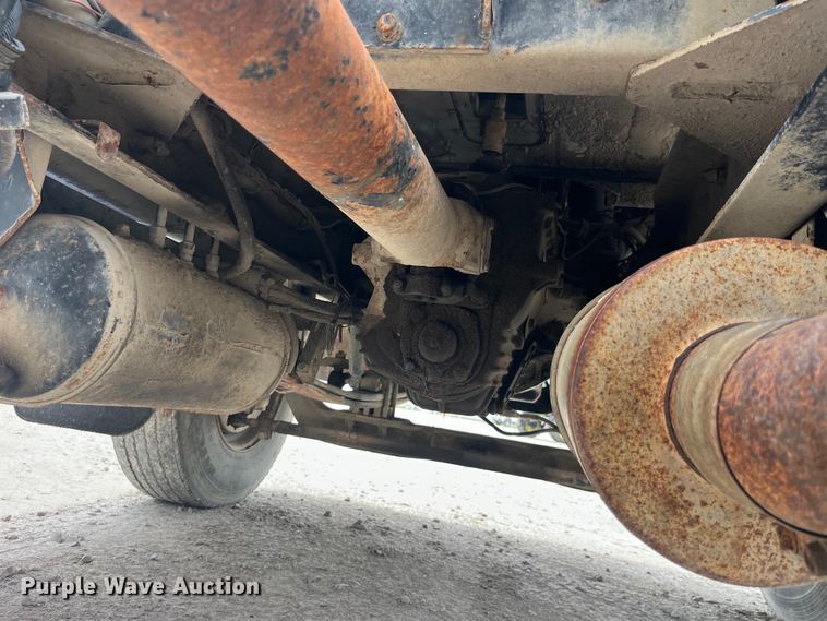 image for item EK8530 2000 Peterbilt  330 tank truck