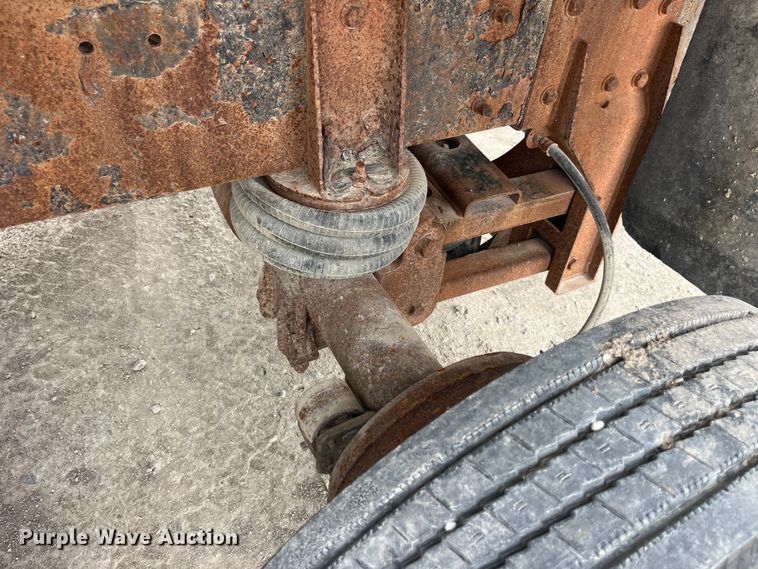 image for item EK8530 2000 Peterbilt  330 tank truck