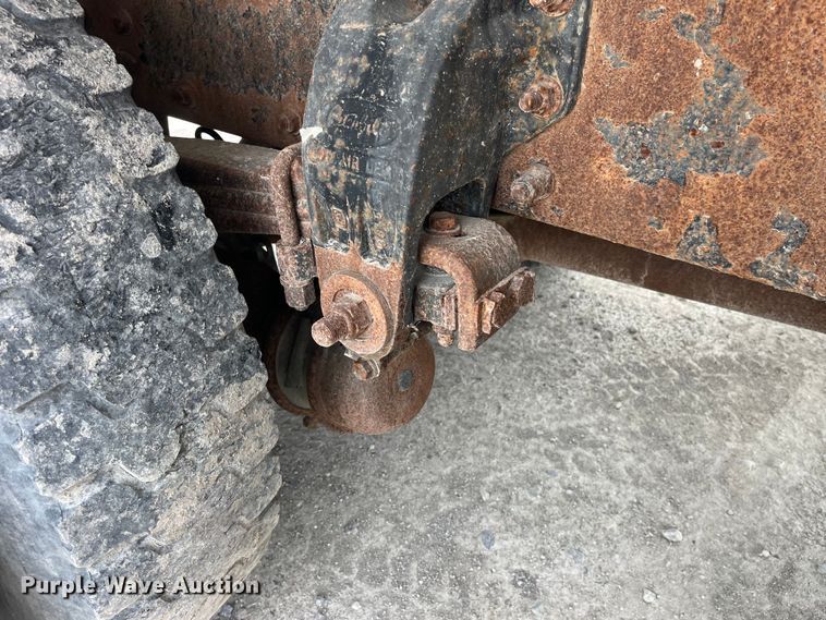 image for item EK8530 2000 Peterbilt  330 tank truck