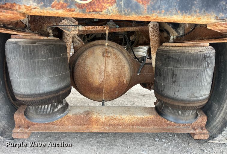 image for item EK8530 2000 Peterbilt  330 tank truck