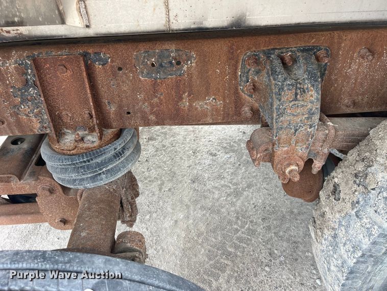 image for item EK8530 2000 Peterbilt  330 tank truck