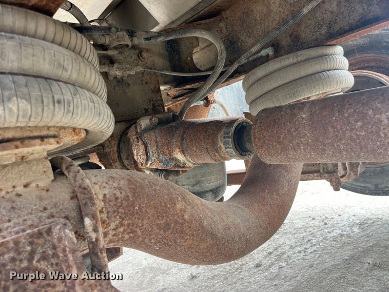 image for item EK8530 2000 Peterbilt  330 tank truck