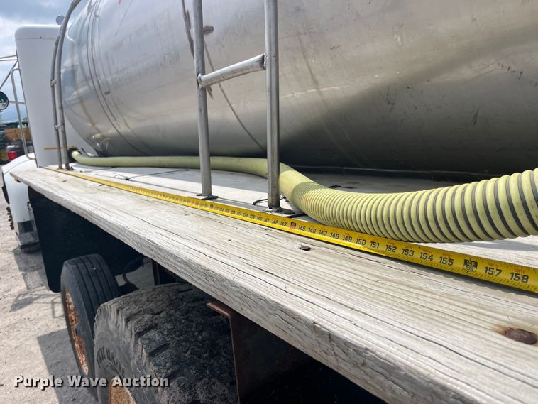 image for item EK8530 2000 Peterbilt  330 tank truck