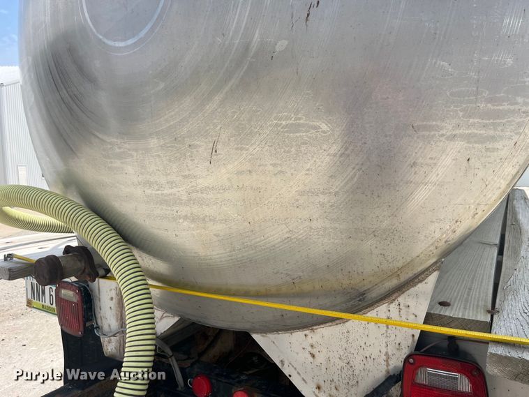 image for item EK8530 2000 Peterbilt  330 tank truck