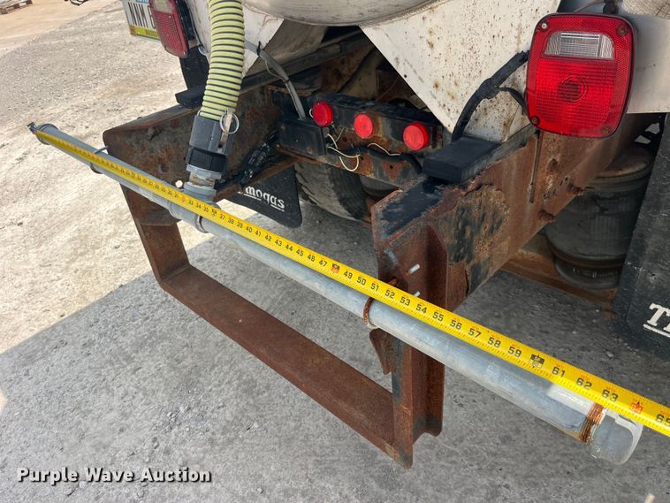 image for item EK8530 2000 Peterbilt  330 tank truck