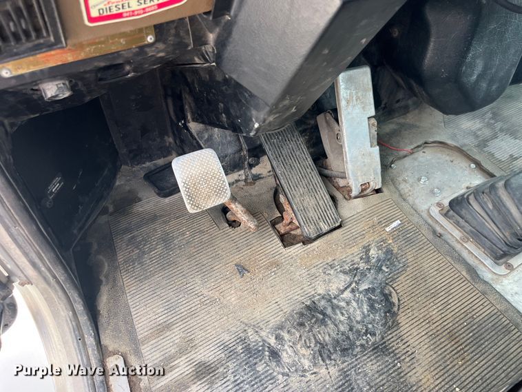 image for item EK8530 2000 Peterbilt  330 tank truck