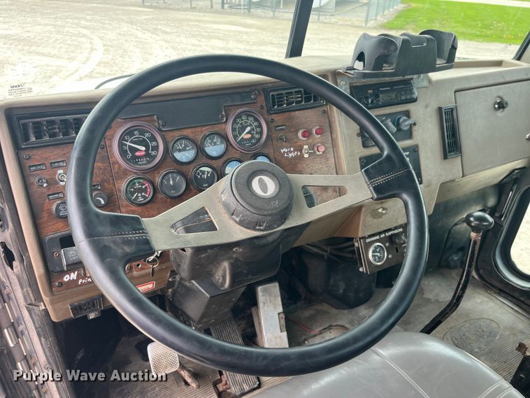 image for item EK8530 2000 Peterbilt  330 tank truck