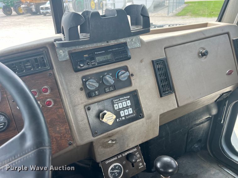 image for item EK8530 2000 Peterbilt  330 tank truck