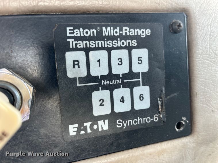 image for item EK8530 2000 Peterbilt  330 tank truck