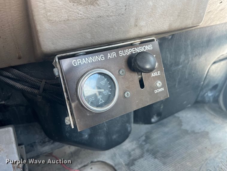 image for item EK8530 2000 Peterbilt  330 tank truck