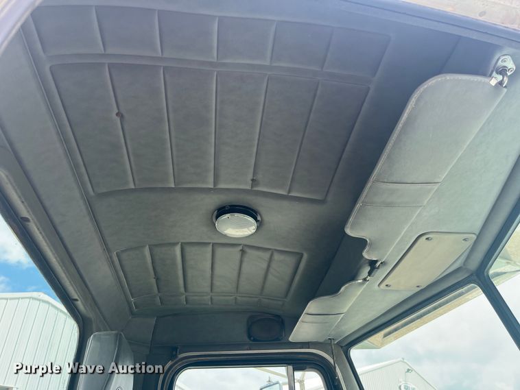 image for item EK8530 2000 Peterbilt  330 tank truck