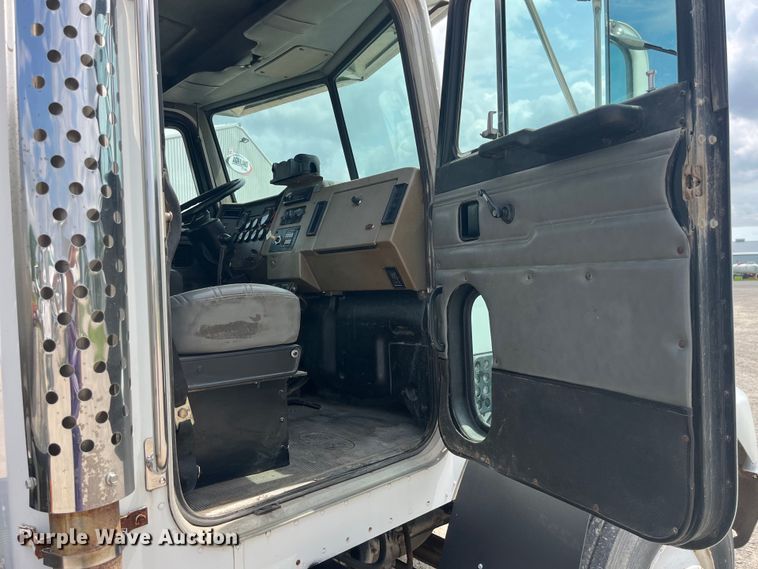 image for item EK8530 2000 Peterbilt  330 tank truck