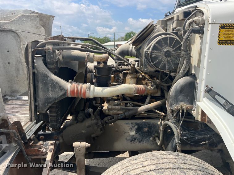 image for item EK8530 2000 Peterbilt  330 tank truck